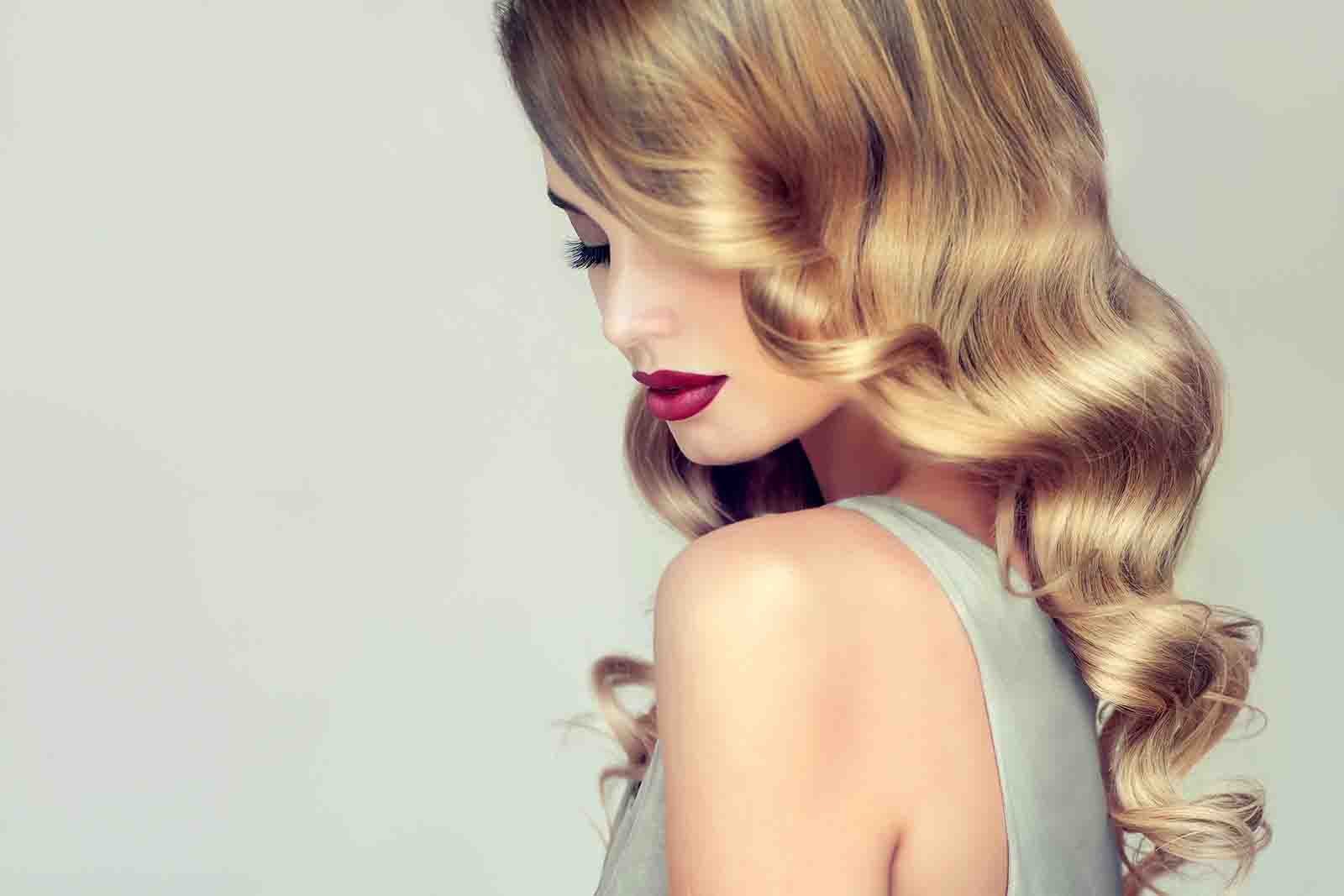 Reinventa tu look de fiesta Cuatro peinados que puedes hacer con tus  planchas en tiempo récord  Foto 1
