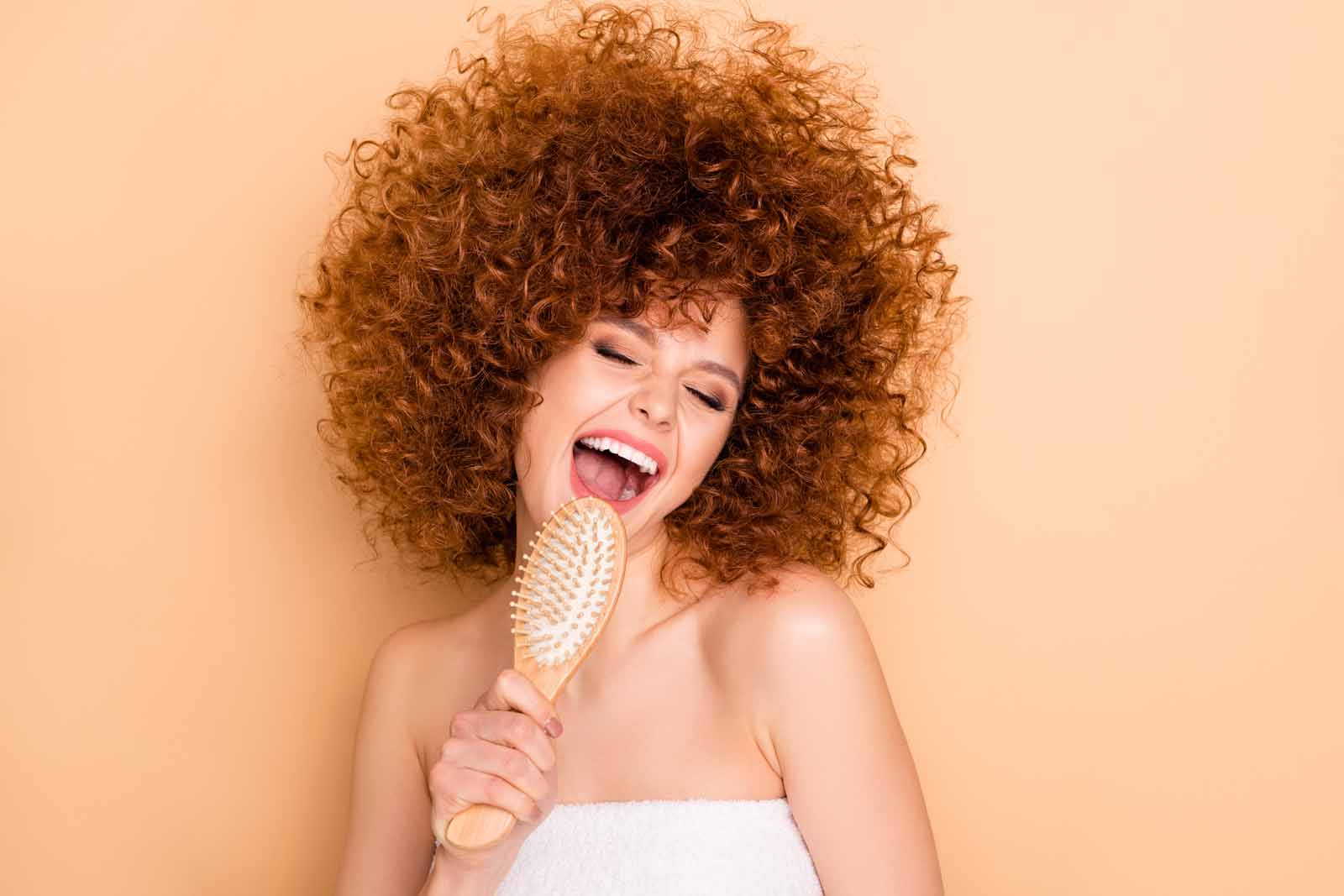 19 Lindos peinados fáciles ideales para cabello rizado