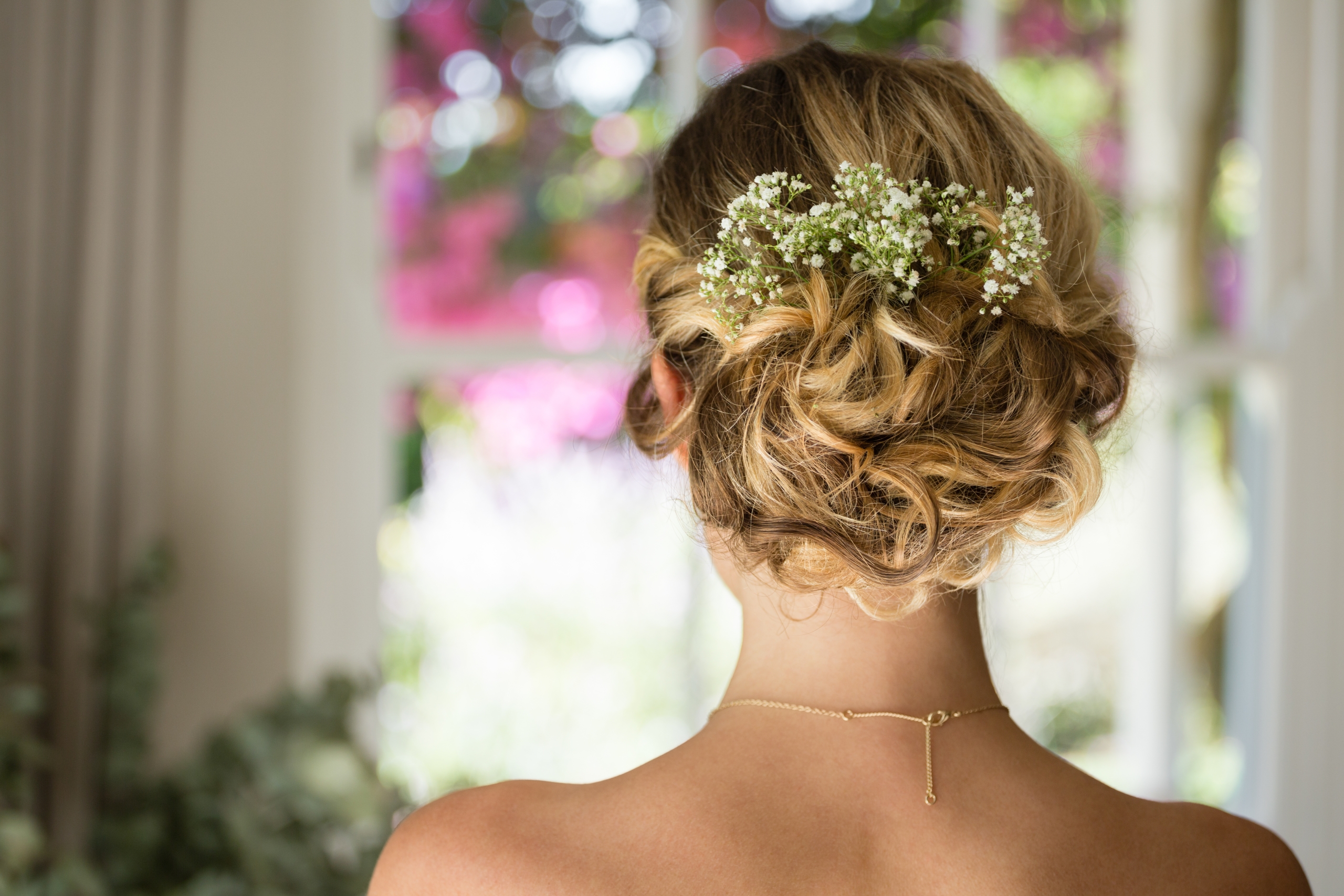Recogidos con flores ideales para bodas de verano - Blog Batiste